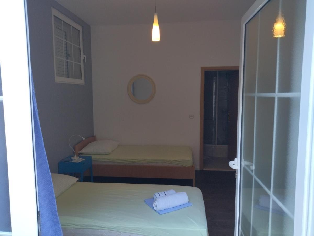 Holiday Home With Free Parking By The Beach Brela Zewnętrze zdjęcie